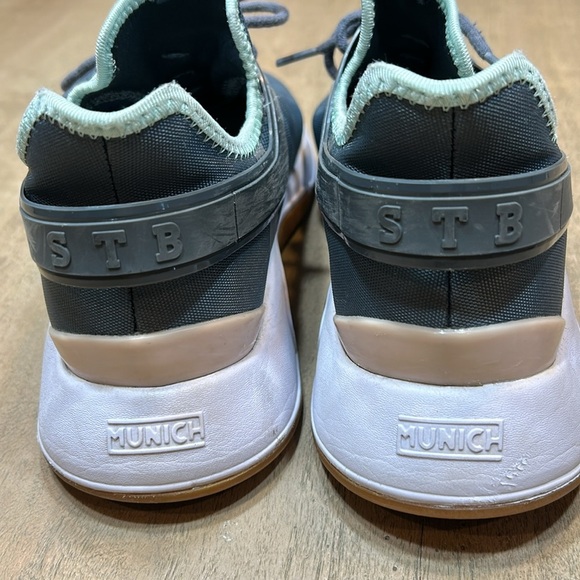 Munich sneakers, size 7, excellent used condition - Picture 5 of 8